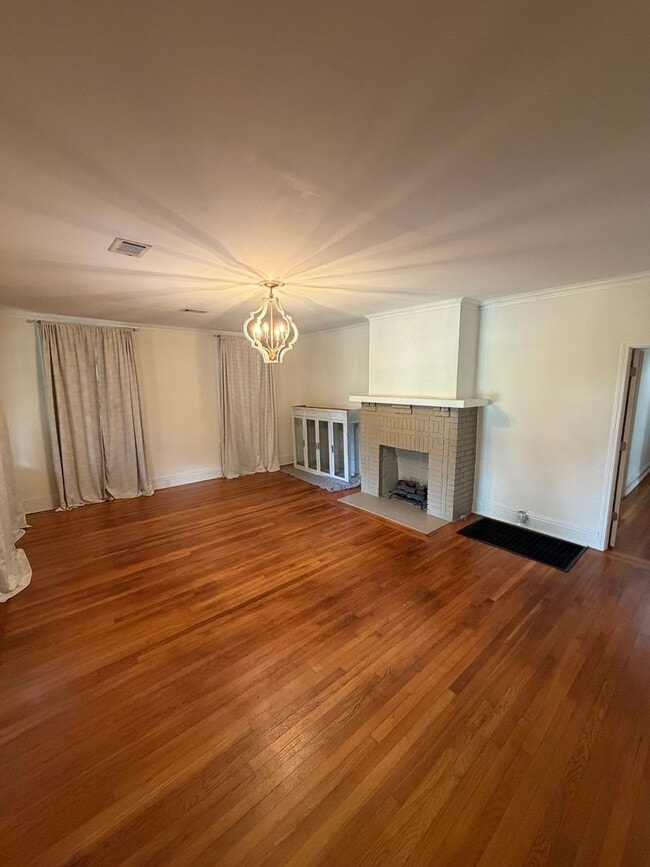 Building Photo - 3 bed 2 bath in Historic Downtown Troy