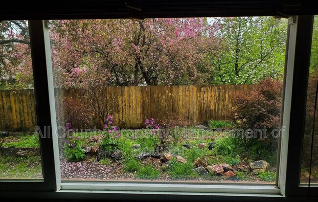 Building Photo - 1280 Linden Ave