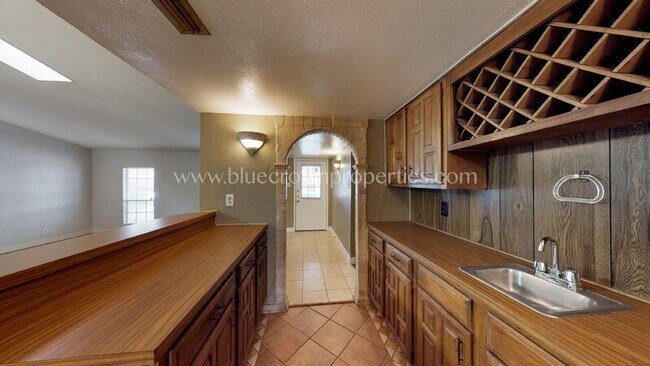 Building Photo - 10239 Catalpa Rd