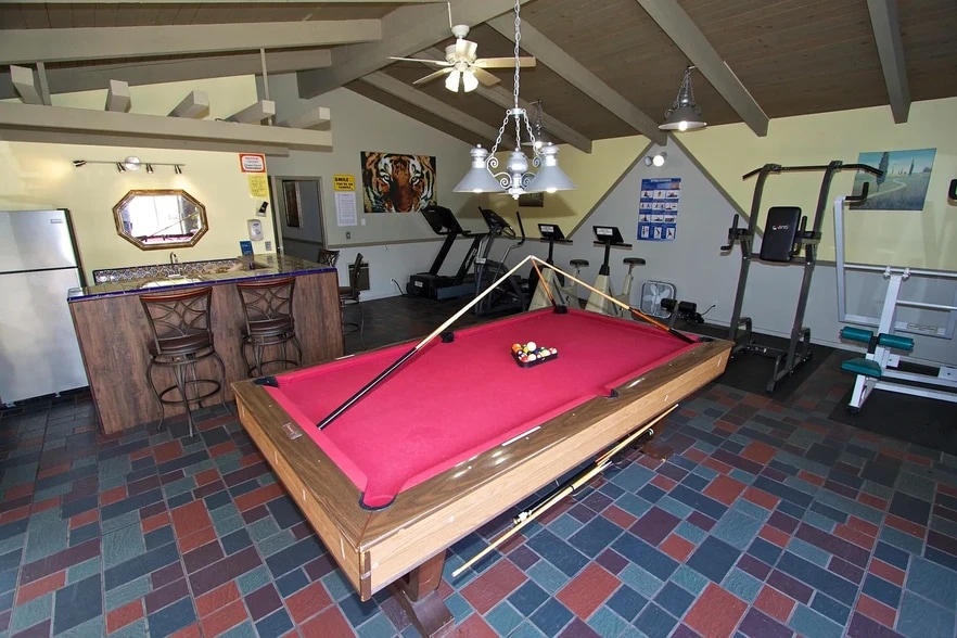 Building Photo - Chateau Garnet Apartments