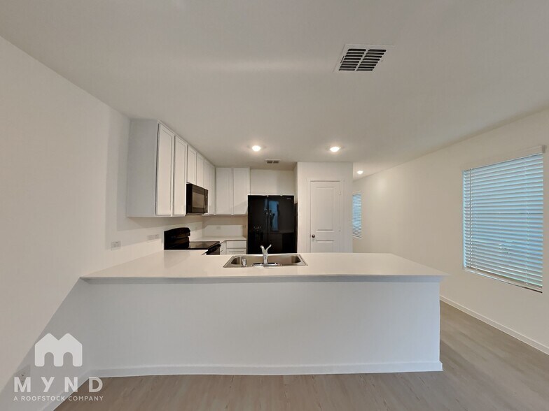 Building Photo - 908 Sandhill Crane Ln