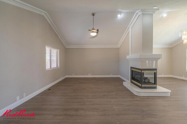 Building Photo - Spacious 6 Bedroom Home with a Balcony!