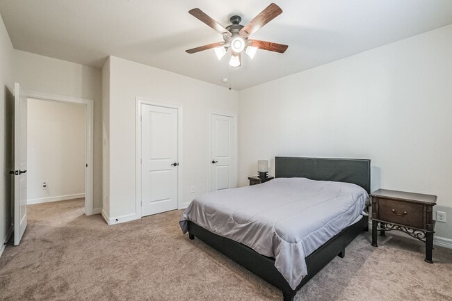 Building Photo - Furnished 3BR 3 Story Townhome