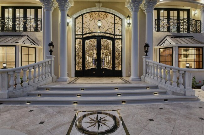 Building Photo - Luxury 10 Bedrooms, 9 Bathroom Estate for Lease in Los Gatos