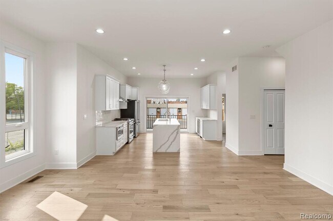 Building Photo - 2037 11th St