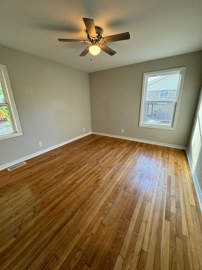 Building Photo - Beautifully Renovated 3-Bedroom Home with ...