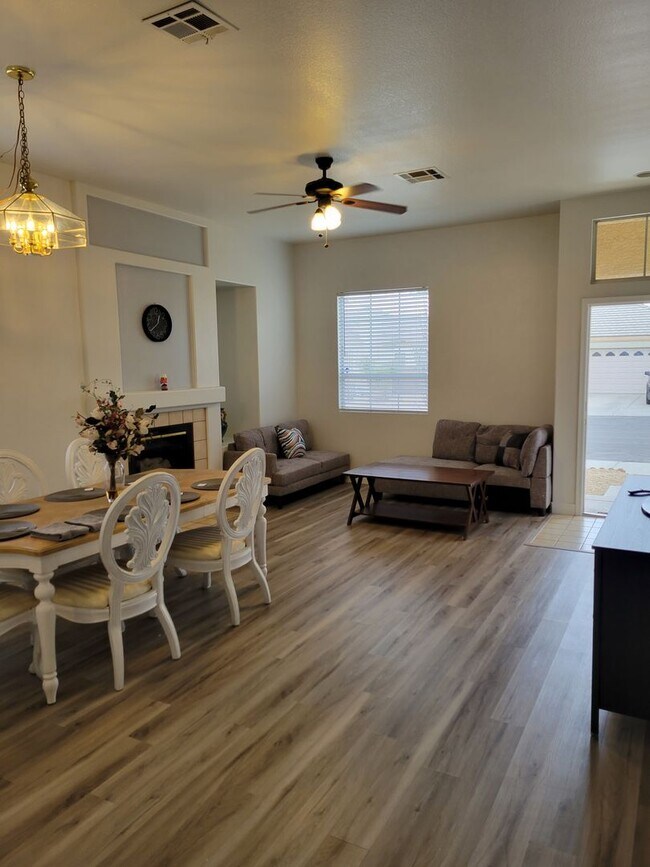 Building Photo - North Shores Single Story 3/2/2