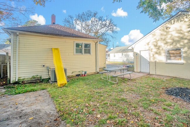 Building Photo - 3216 Marne Ave