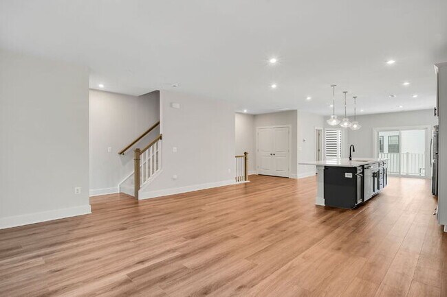 Building Photo - For Rent: Spacious 3-Bedroom Condo in the Heart of Richmond