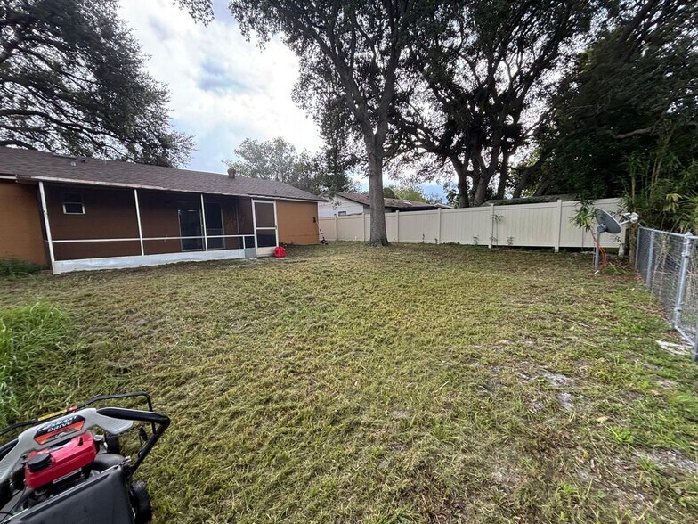 Building Photo - 914 Osceola Trail