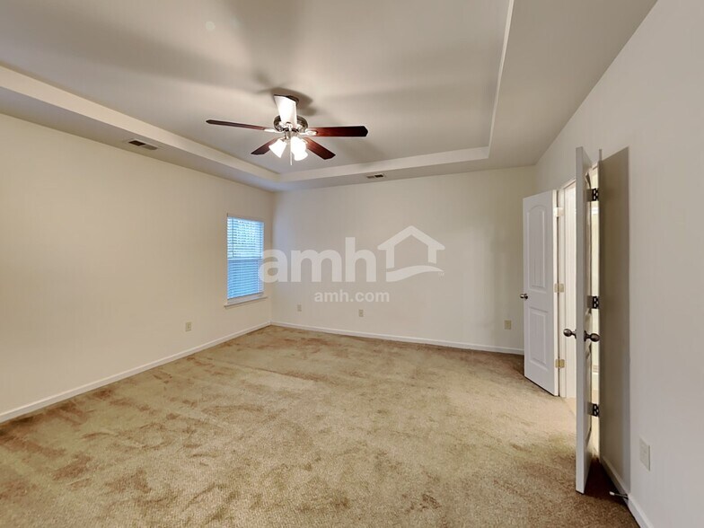 Building Photo - 105 Hickory Village Cir