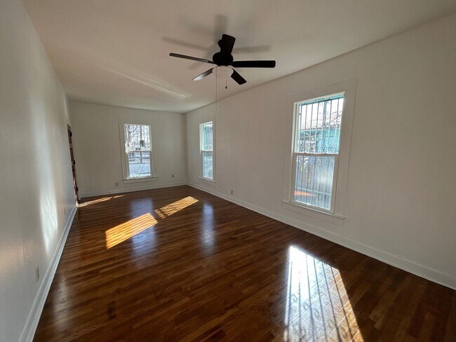 Building Photo - $500 OFF FIRST MONTH'S RENT IF MOVED IN BY...