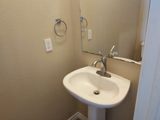 Building Photo - COMING SOON! 3 Bedroom/ 2.5 Bath Townhome