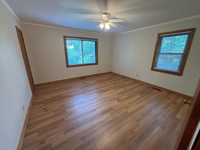 Building Photo - Mid-Century Modern 3-Bedroom, 2-Bathroom H...