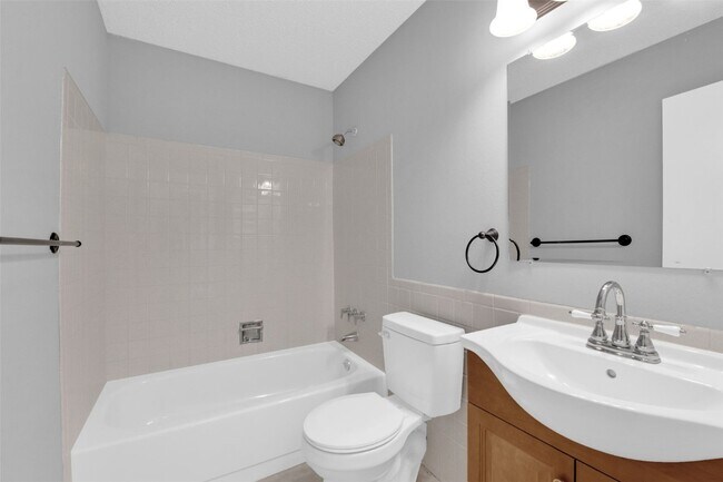 Building Photo - 13351 Hiddencrest Ln