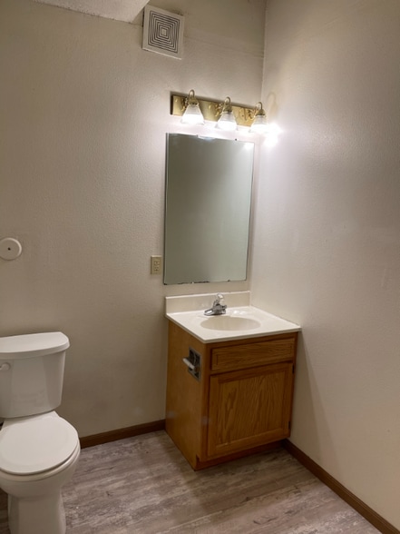 Building Photo - 307 E College St