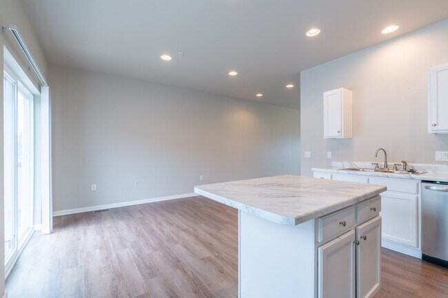 Building Photo - Fantastic Johnston Townhome Rental!