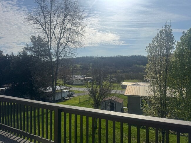 Building Photo - 3 Bedroom 2 Bathroom Home in Kingsport, TN