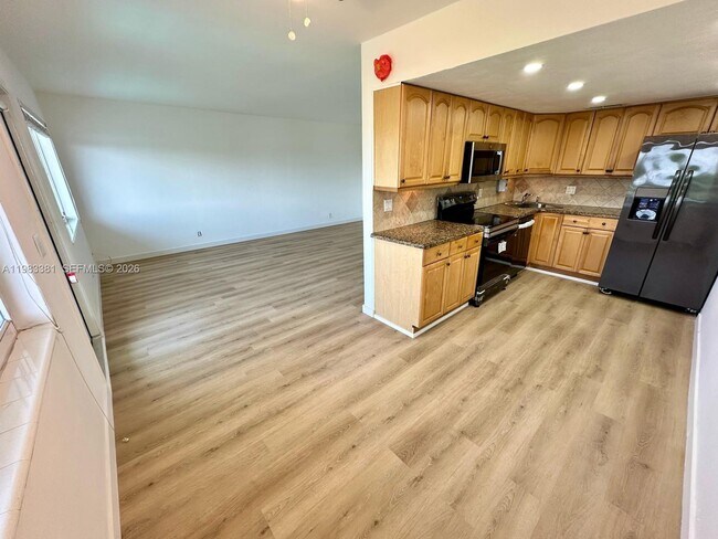 Building Photo - 455 Golden Isles Dr