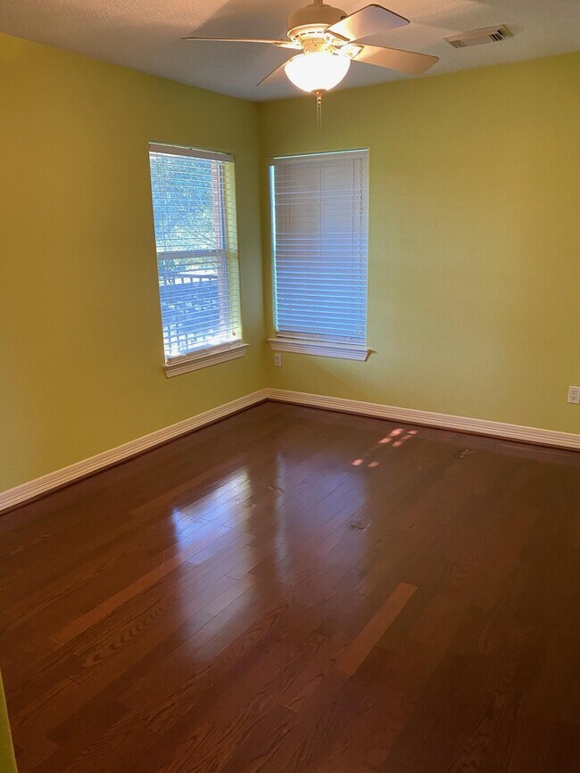 Building Photo - 11815 Canyon Mills Dr