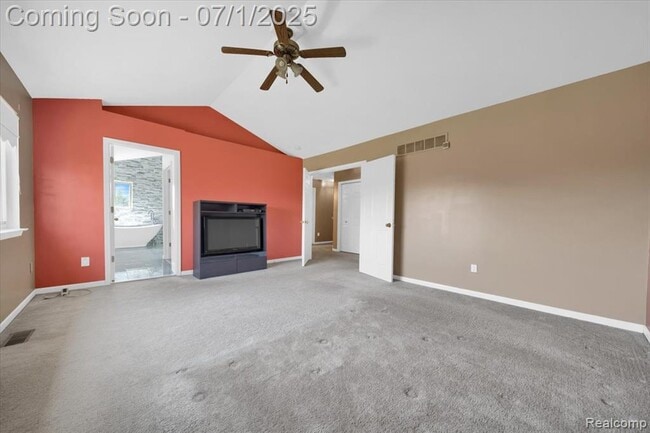 Building Photo - 2565 River Woods Dr N
