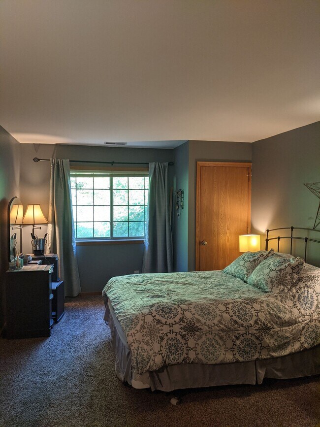 Building Photo - 1917 Deerhaven Ln NE