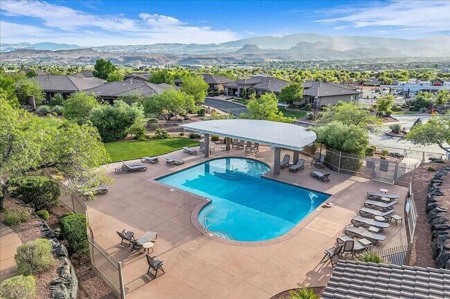 Building Photo - Single Level 3 Bedroom Home with Red Rock ...