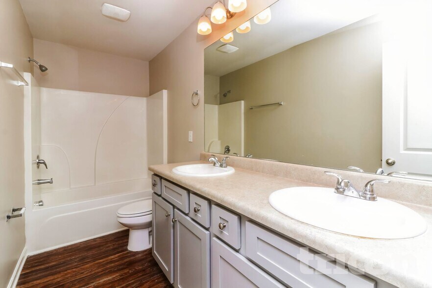 Building Photo - 483 Ireland Ln