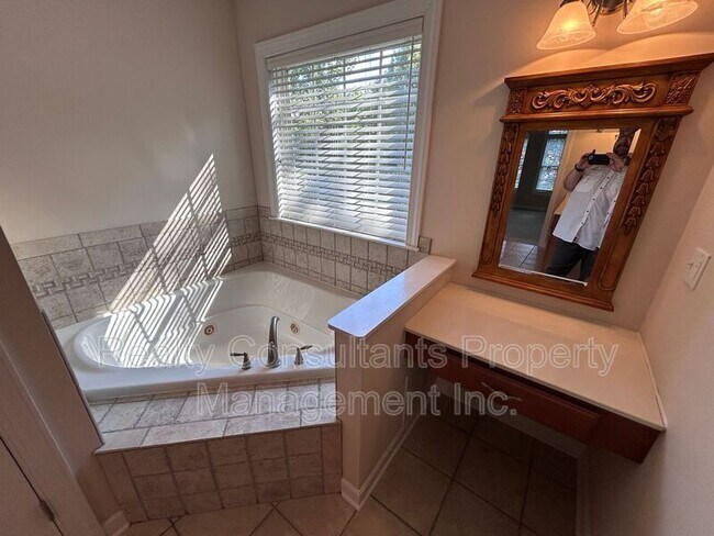 Building Photo - 4540 Pebble Lake Dr