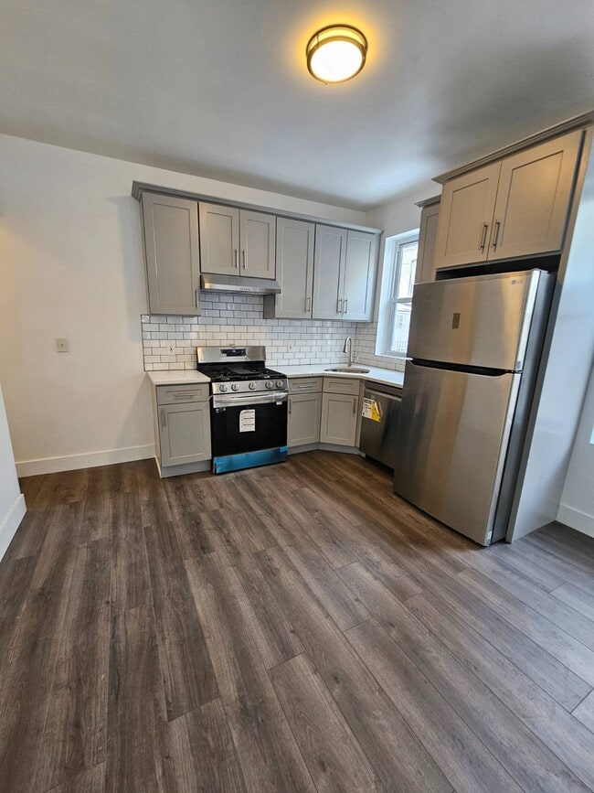 Building Photo - 312 E 26th St