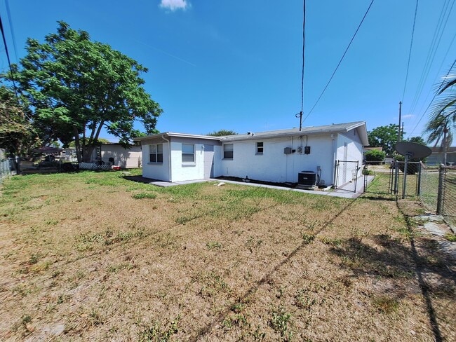 Building Photo - 5117 Beacon Hill Dr