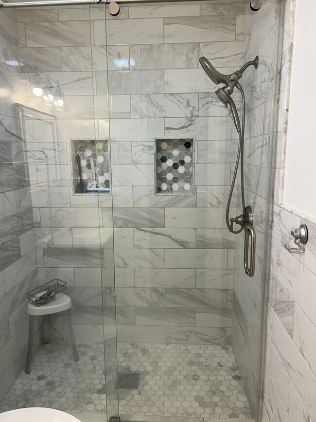 Building Photo - Forest Ridge off Middleground Road