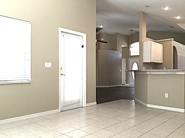 Building Photo - 1591 Crawford Dr