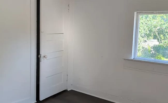 Building Photo - 317 Gladstone St