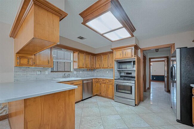 Building Photo - 18307 Champion Forest Dr