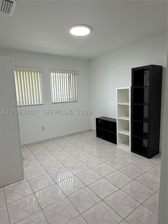 Building Photo - 1731 SW 103rd Ave