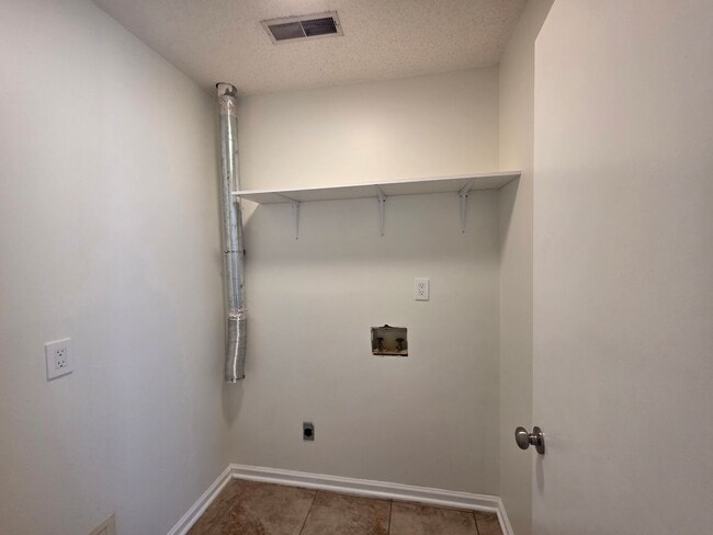 Building Photo - Charming 3-Bedroom Home in Desirable Shadowmoss Community