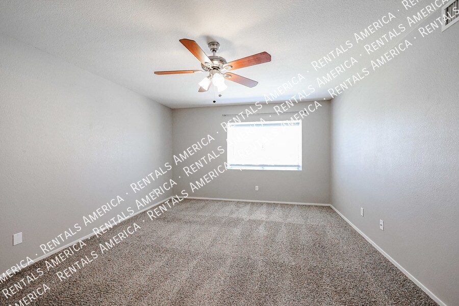 Building Photo - 2361 W Myrtle Dr