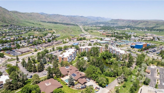 Building Photo - 501 Golden Cir