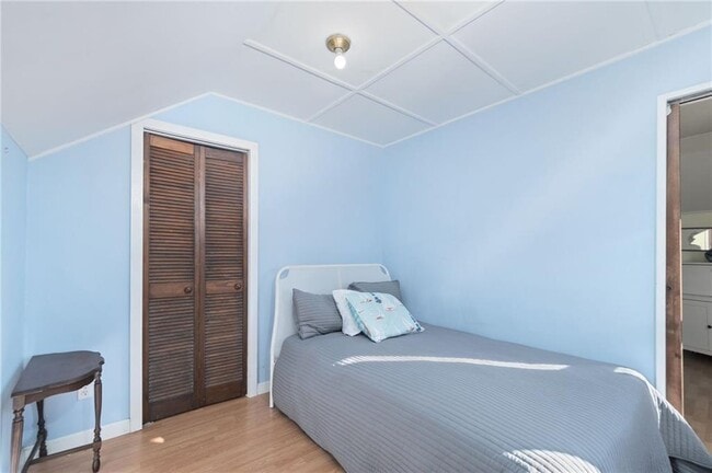 Building Photo - 15 Cedar Ave