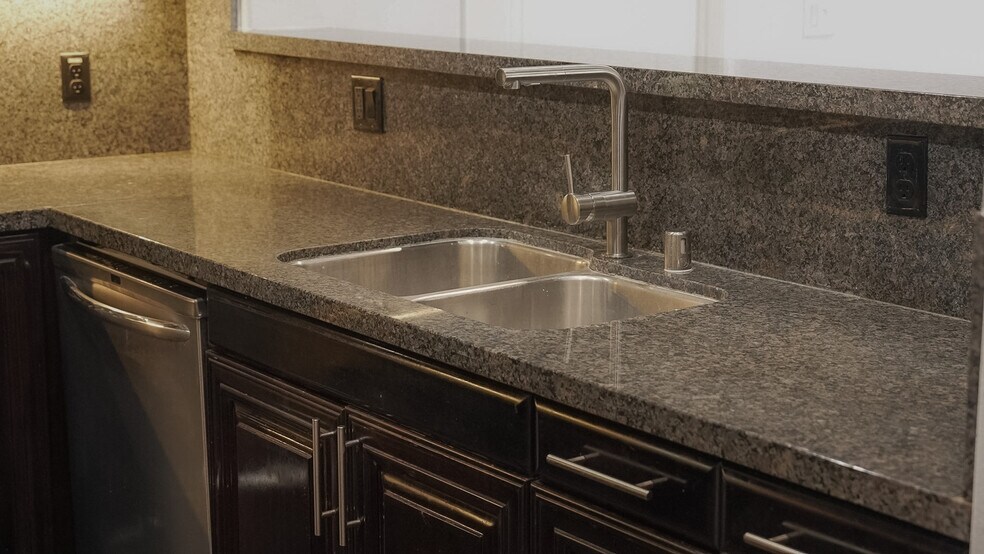 Building Photo - 3750 Santa Rosalia Dr
