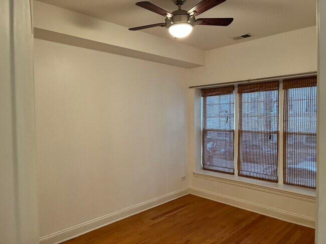 Building Photo - 3408 W Sunnyside Ave