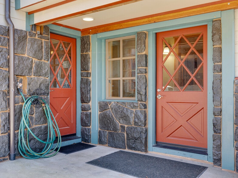 entrance - 359 6th St