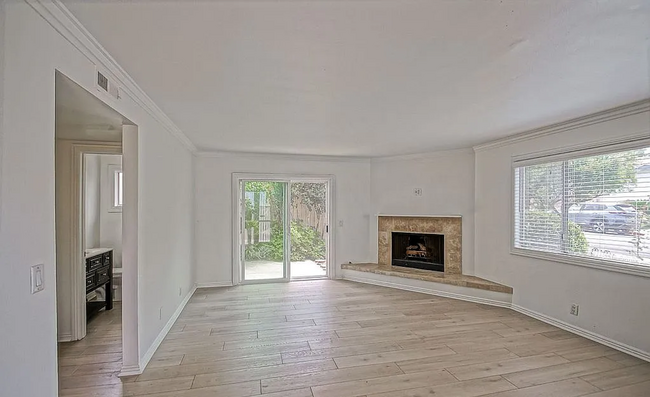 Building Photo - REMODELED, BRIGHT & AIRY, 1550 SQ FT, 3BR2...