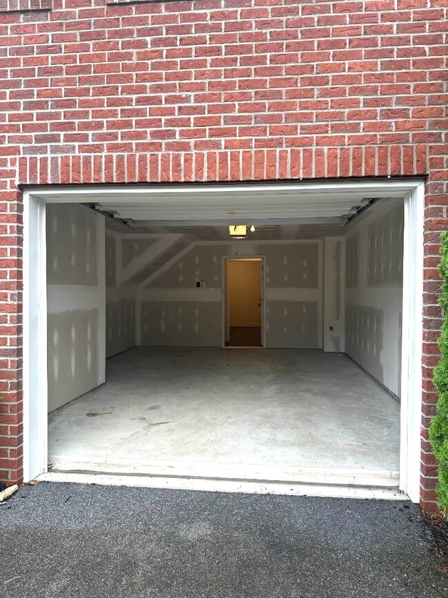 Building Photo - 35 Savage Ct