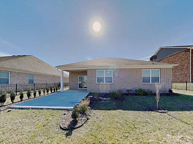 Building Photo - 2082 Sunflower Dr