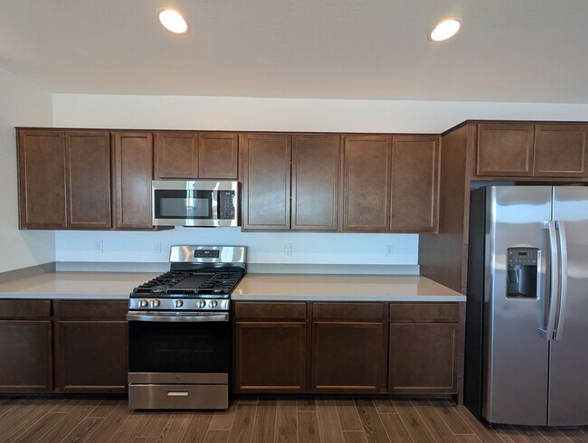 Building Photo - 4 Bedroom 3 Bathroom Parkside Los Cielos Home
