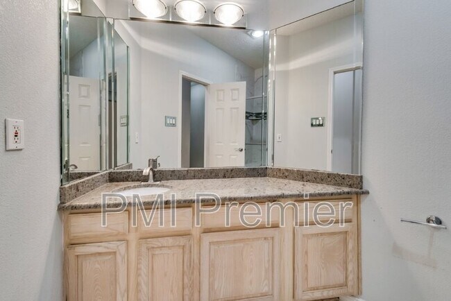 Building Photo - 2309 Kittyhawk Dr