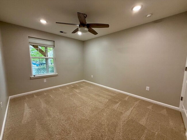 Building Photo - 902 Chalmers Ln