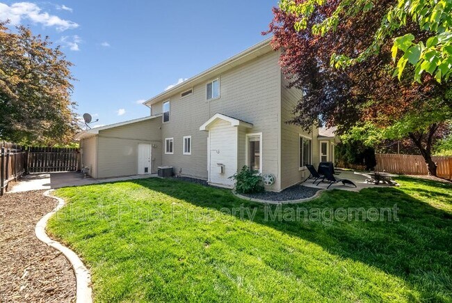 Building Photo - 1127 N Echohawk Way